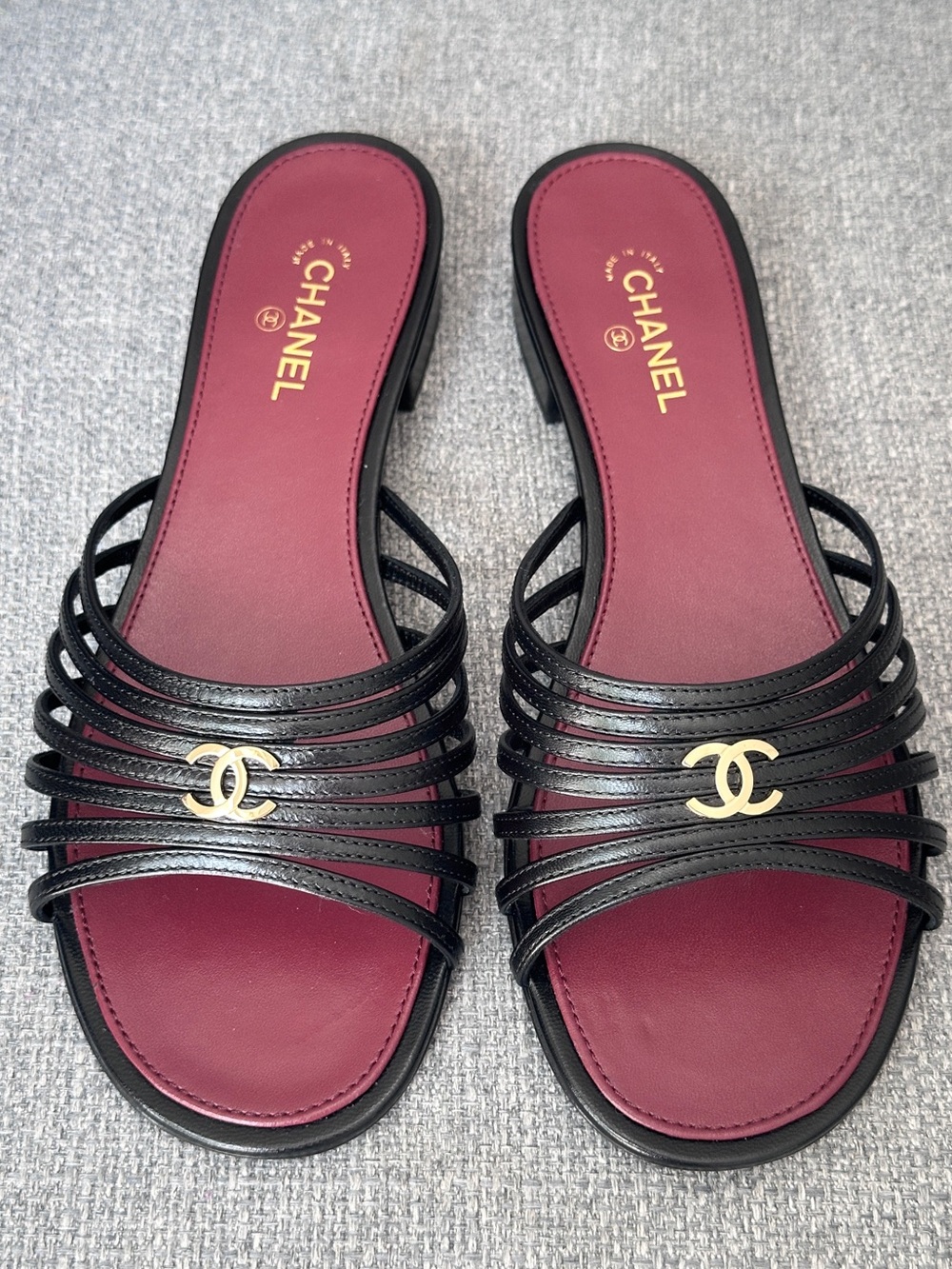 NEW CHANEL BLAZY Black strappy Leather GOLD CC FLIP FLOP Slides Sandals 37.5C
